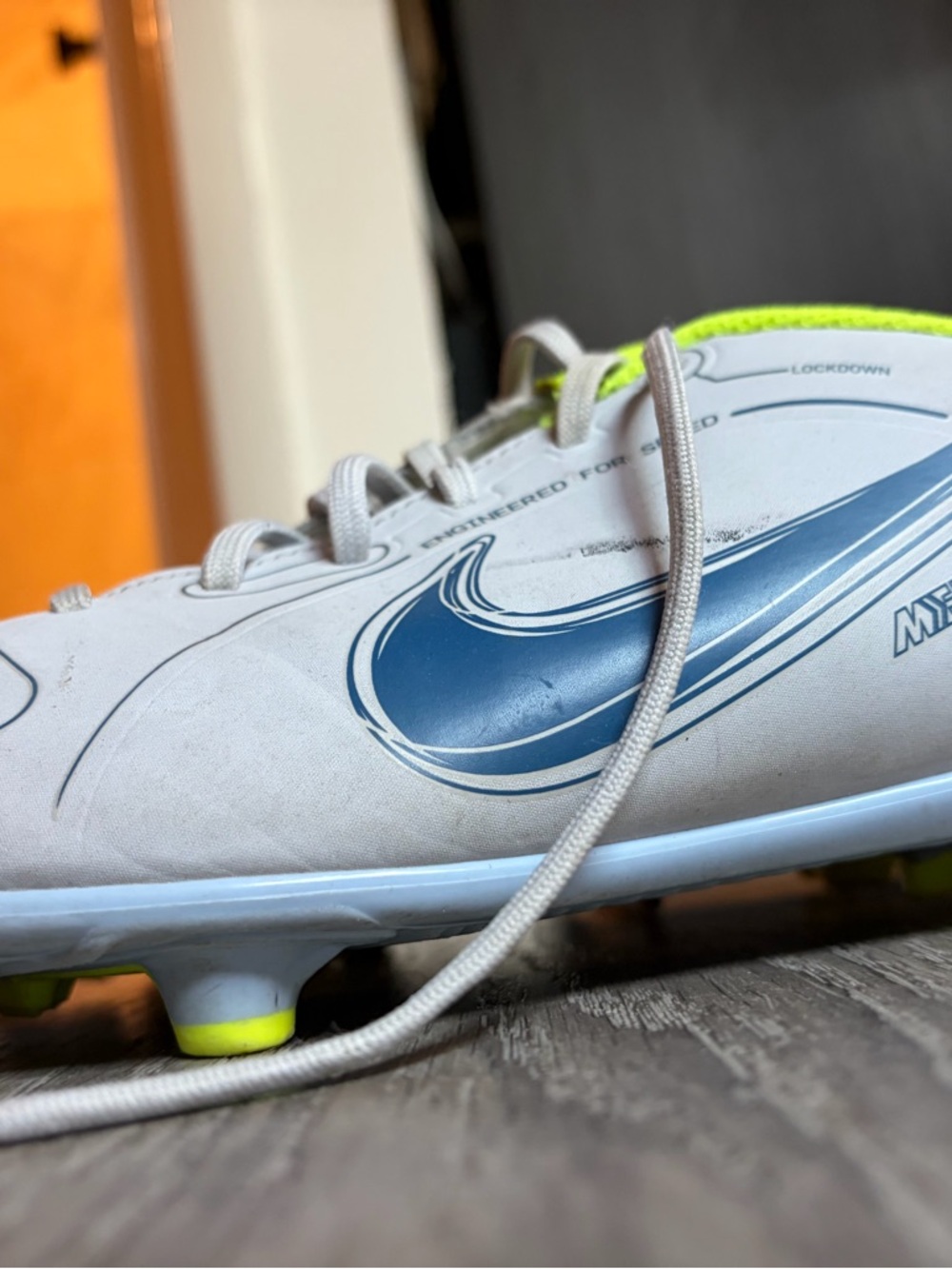 Nike Mercurial Vapor 14 Academy FG/MG soccer cleats. - Picture 4 of 7